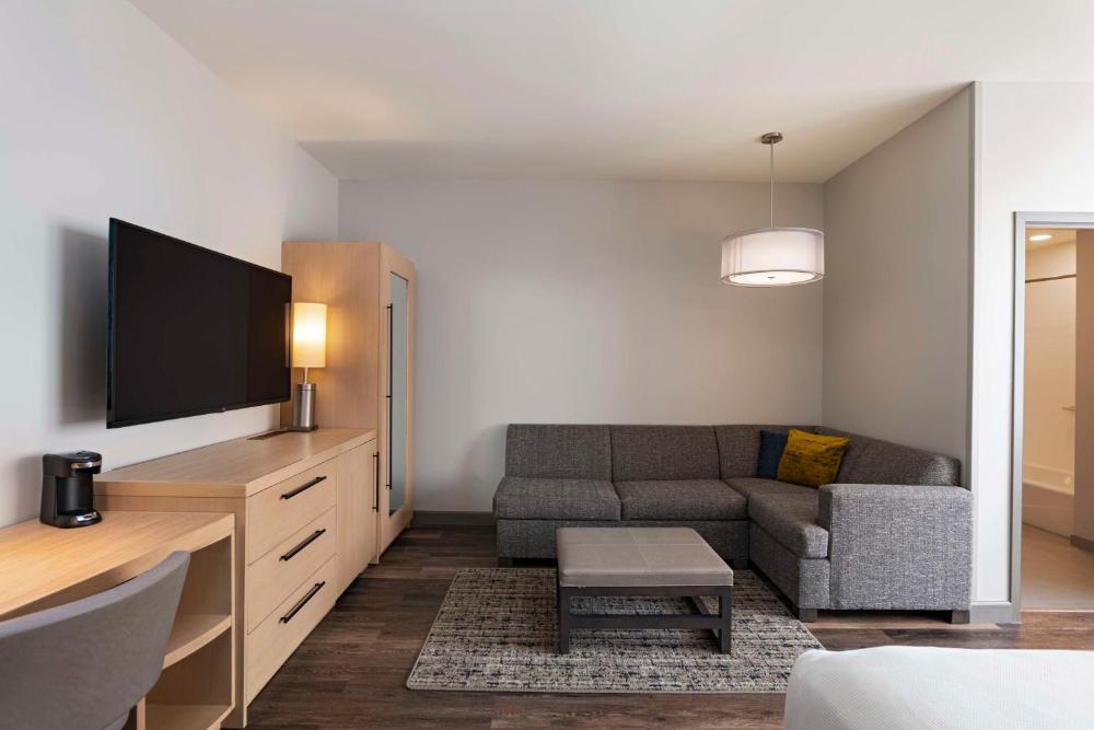 King Room with Sofa Bed and Roll-In Shower - Disability Access interior
